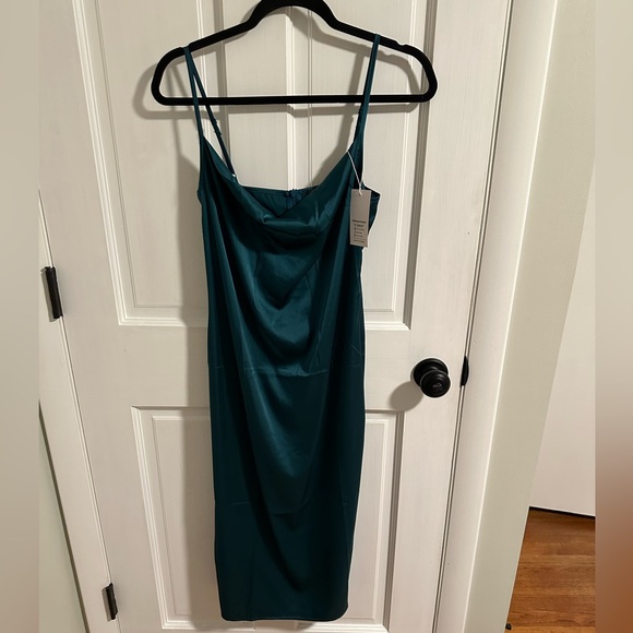 Satin dress👗 - Picture 2 of 6